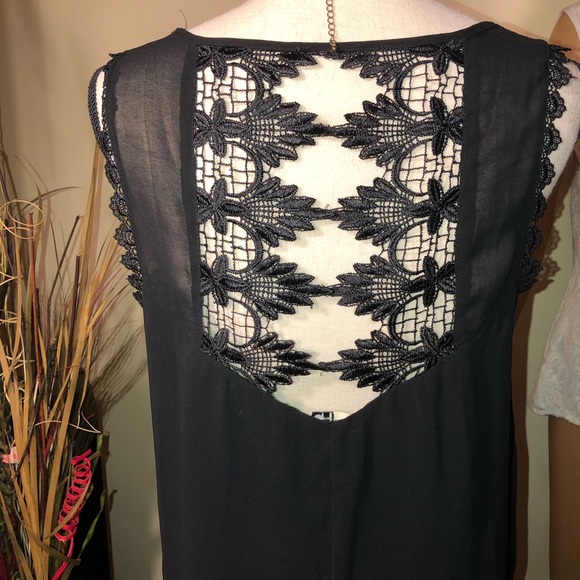 Ladies Sleeveless Blouse - Picture 2 of 3